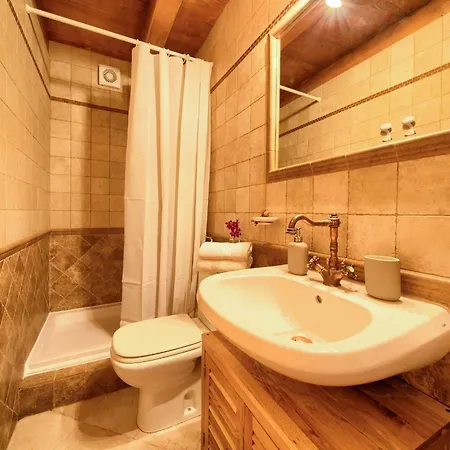 Geschmackvolle Steinvilla Margaret Mit Pool Casa vacanze Garica