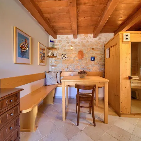 Geschmackvolle Steinvilla Margaret Mit Pool Casa vacanze *